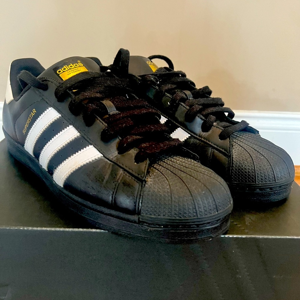 Adidas Superstars size : 11.5